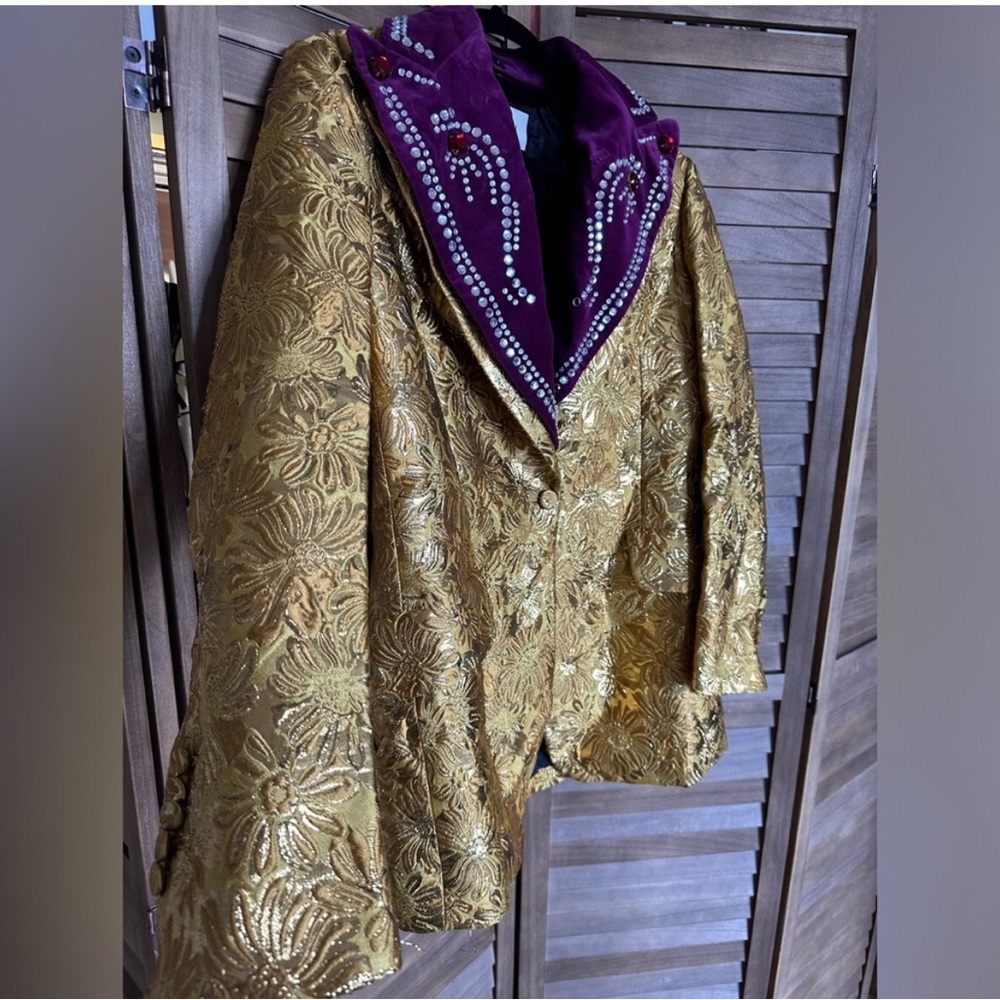 Gucci x Vintage and costume made
Size: Men's 46R

$3,800 10% off